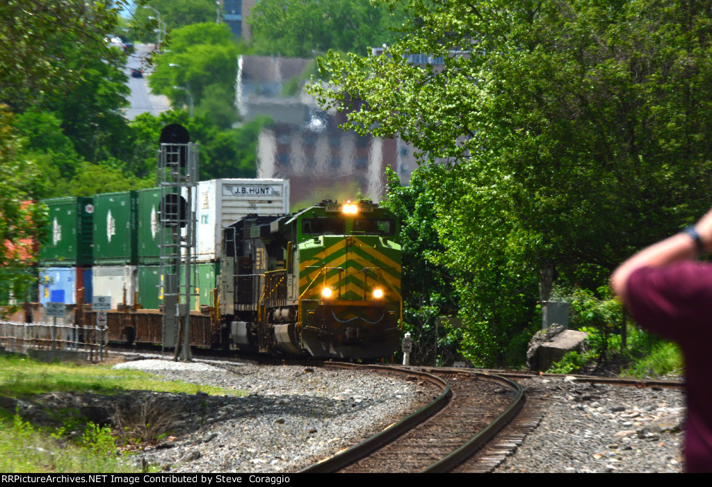 Second 70-300mm telephoto lens shot of NS 1072